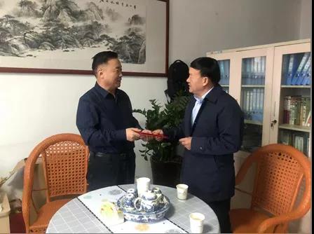 敦煌种业领导看望慰问公司老干部、老党员及困难党员职工