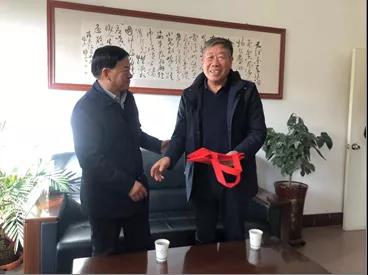 敦煌种业领导看望慰问公司老干部、老党员及困难党员职工